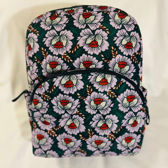 Vera Bradley Essential Ultralight Water-Resistant Backpack. New With Tags main image 9